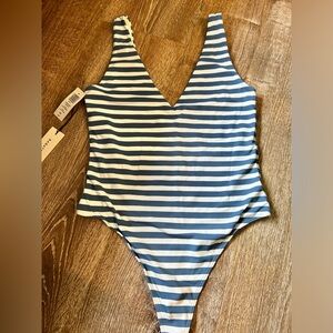 Babaton woman’s medium bodysuit
